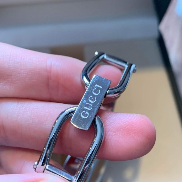 Gucci pink/silver watch - Picture 3 of 5